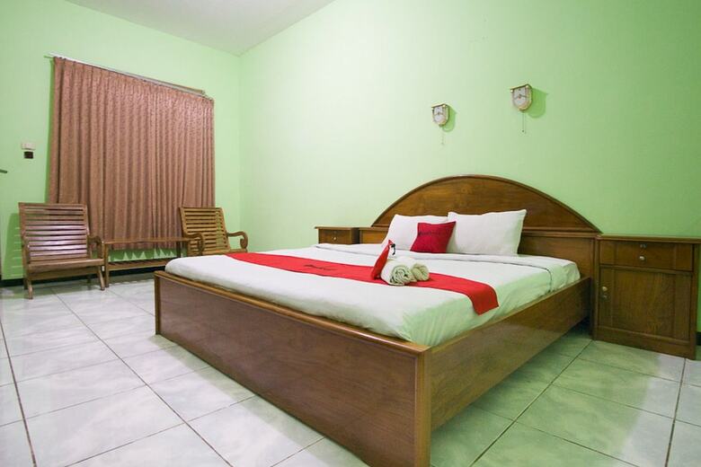 Hotel Reddoorz Plus @ Jalan Raya Pasir Putih