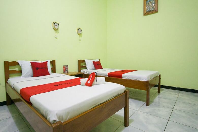 Hotel Reddoorz Plus @ Jalan Raya Pasir Putih