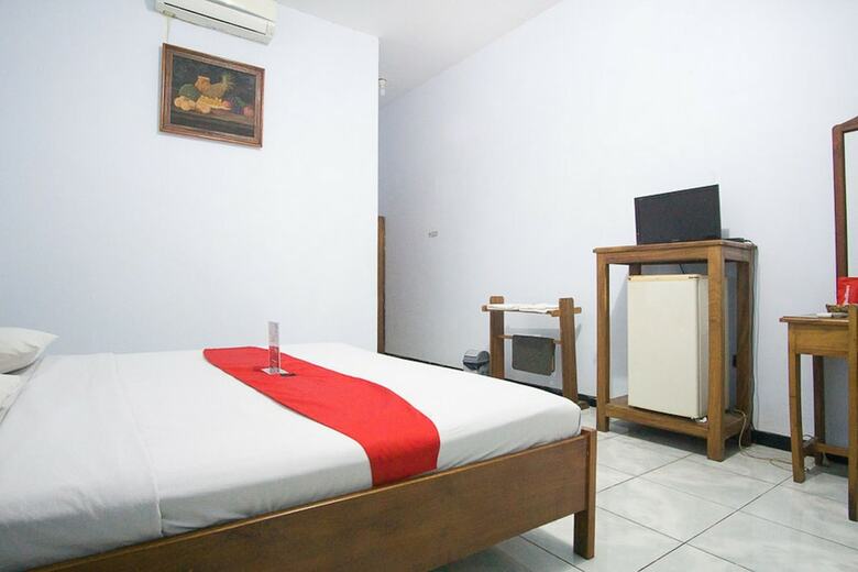 Hotel Reddoorz Plus @ Jalan Raya Pasir Putih
