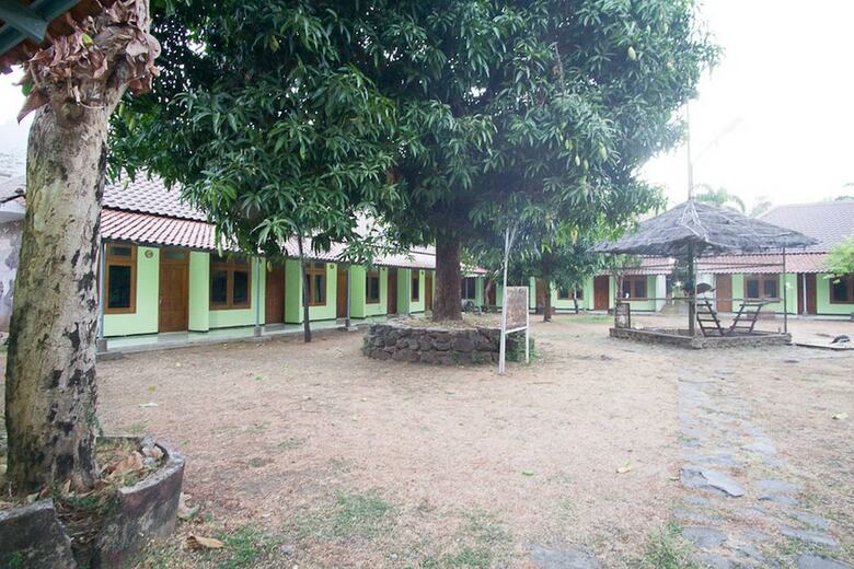 Hotel Reddoorz Plus @ Jalan Raya Pasir Putih