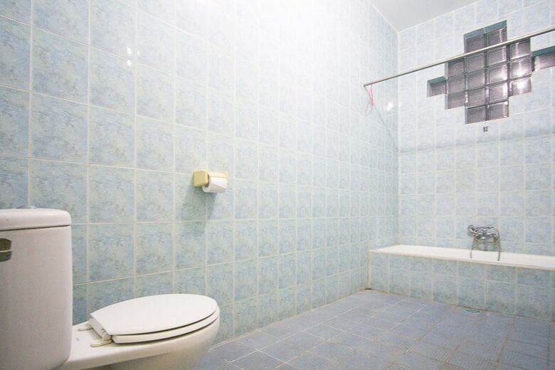 Hotel Reddoorz Plus @ Jalan Raya Pasir Putih