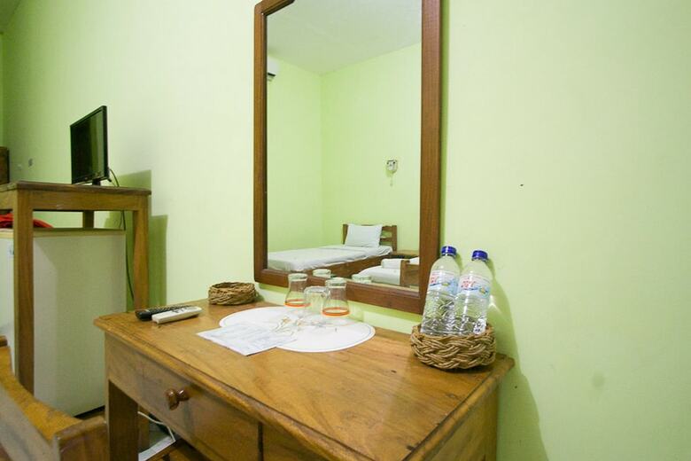 Hotel Reddoorz Plus @ Jalan Raya Pasir Putih