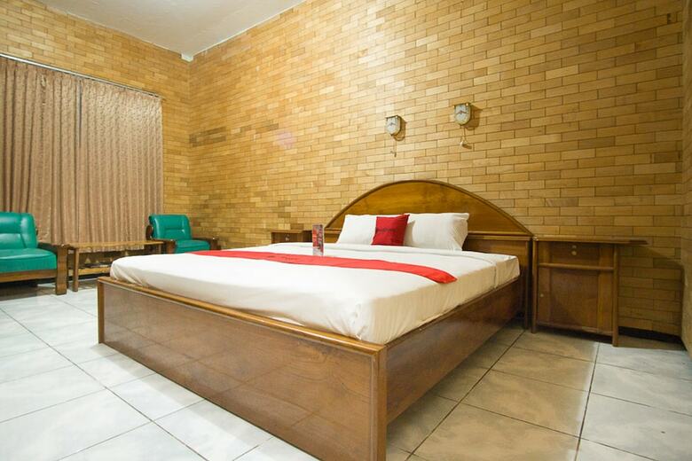 Hotel Reddoorz Plus @ Jalan Raya Pasir Putih