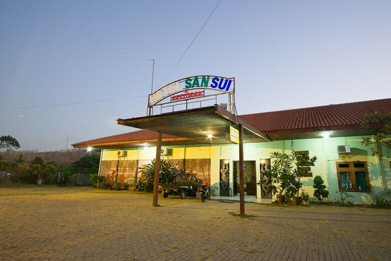 Hotel Reddoorz Plus @ Jalan Raya Pasir Putih
