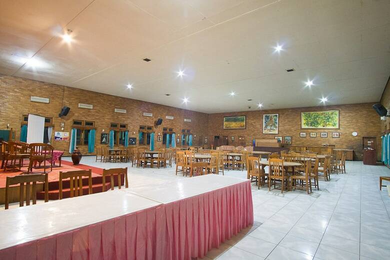 Hotel Reddoorz Plus @ Jalan Raya Pasir Putih
