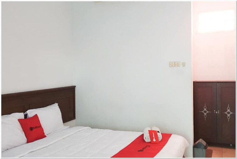 Hotel Reddoorz Near Bojonegoro Train Station