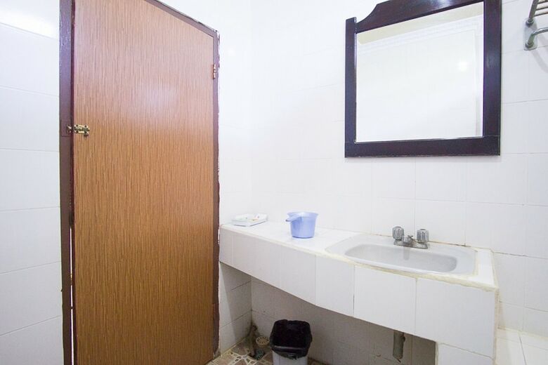 Hotel Reddoorz Plus Near Pelabuhan Bitung