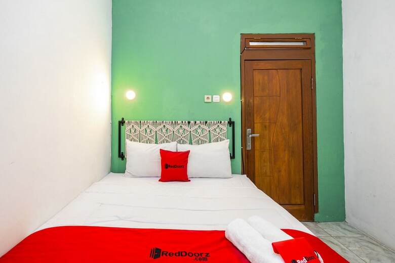 Hotel Reddoorz Near Exit Toll Tanah Baru Bogor