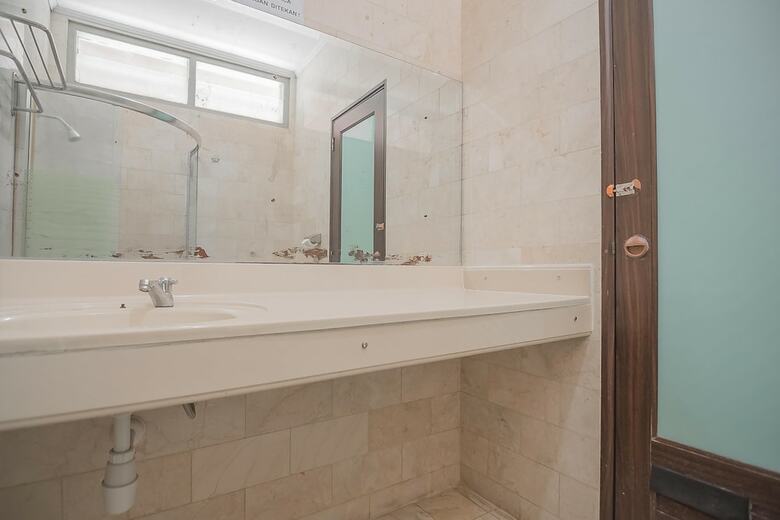 Hotel Reddoorz @ Jalan R.e. Martadinata Sukabumi