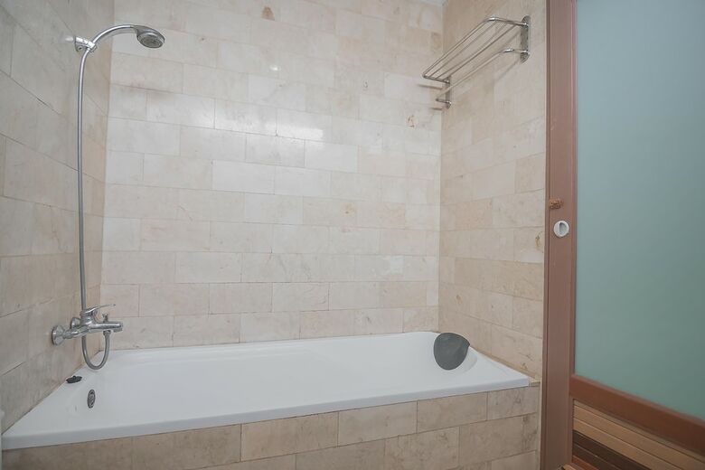 Hotel Reddoorz @ Jalan R.e. Martadinata Sukabumi