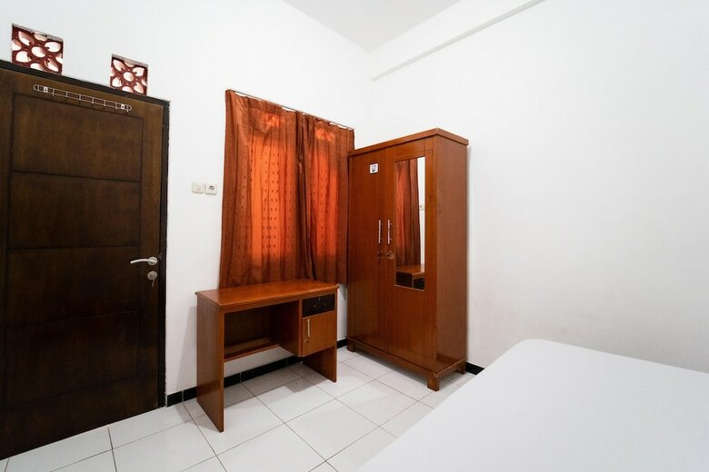 Hotel Koolkost Syariah Near Mrt Lebak Bulus Station
