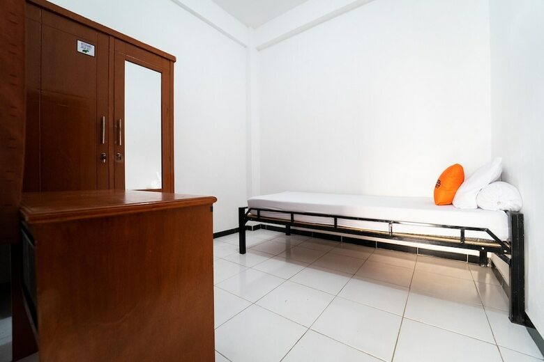 Hotel Koolkost Syariah Near Mrt Lebak Bulus Station