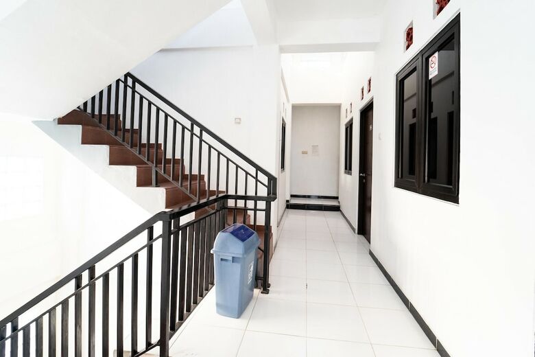 Hotel Koolkost Syariah Near Mrt Lebak Bulus Station