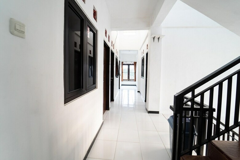 Hotel Koolkost Syariah Near Mrt Lebak Bulus Station