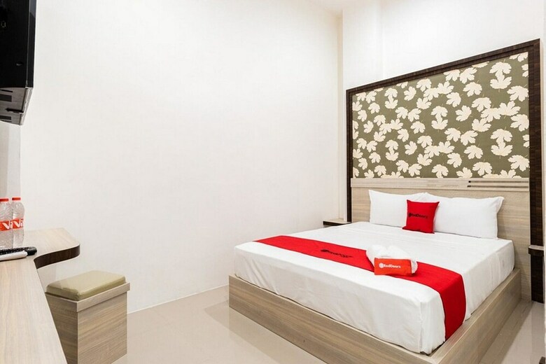 Hotel Reddoorz Plus @ Centrium Katamso Medan