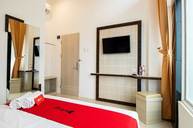 Hotel Reddoorz Plus @ Centrium Katamso Medan