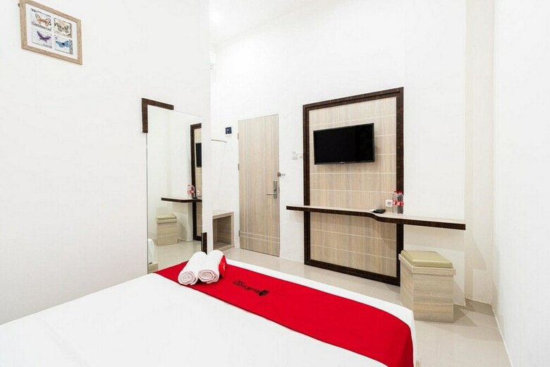 Hotel Reddoorz Plus @ Centrium Katamso Medan