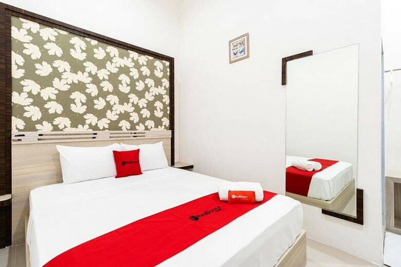 Hotel Reddoorz Plus @ Centrium Katamso Medan