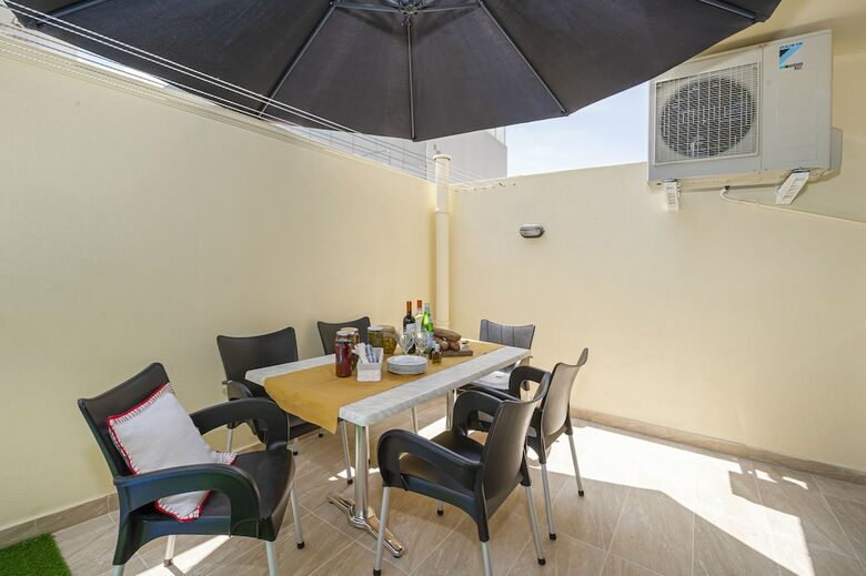 Apartamentos Summer Breeze Maisonette With Terrace