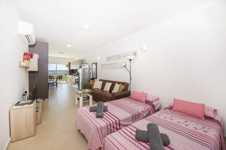 Summer Breeze Superior Apartment With Terrace