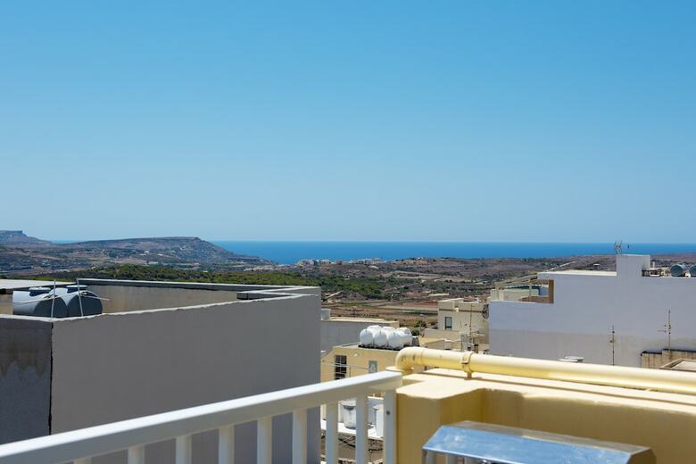 Summer Breeze Superior Apartment With Terrace