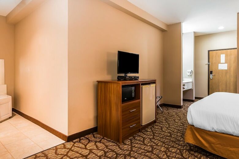Hotel Quality Inn & Suites