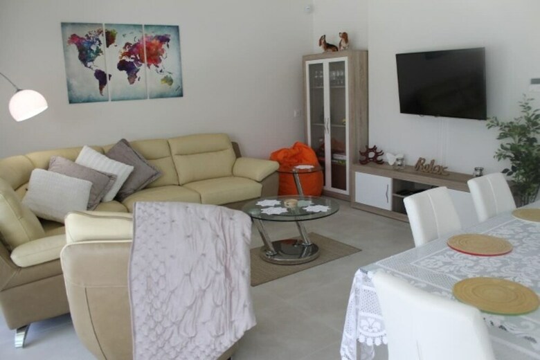 Brand New Ground Floor Apartment In Los Dolses Eb2