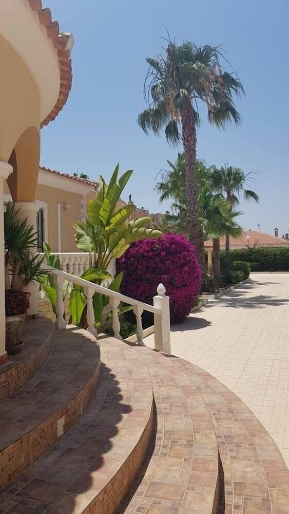 Large Luxurious Villa Urb La Escuera Private Pool
