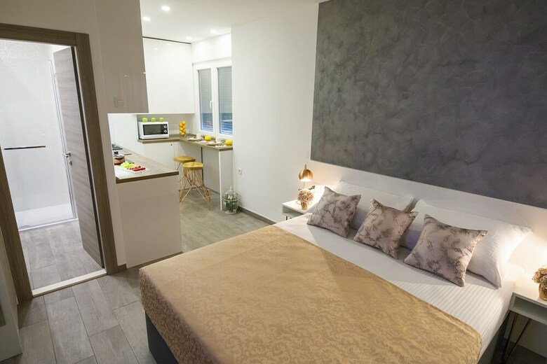 Hotel Rose Gold Rooms & Studio With Balcony