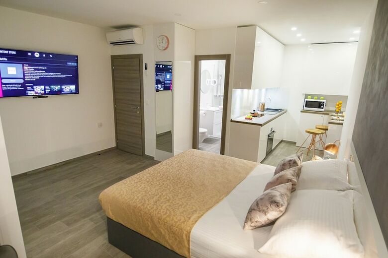 Hotel Rose Gold Rooms & Studio With Balcony