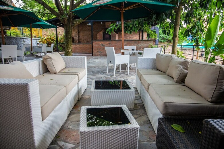 Hotel La Villa Cafe & Suites