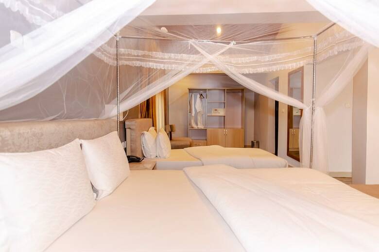 Hotel La Villa Cafe & Suites