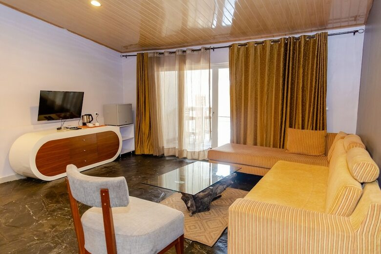 Hotel La Villa Cafe & Suites