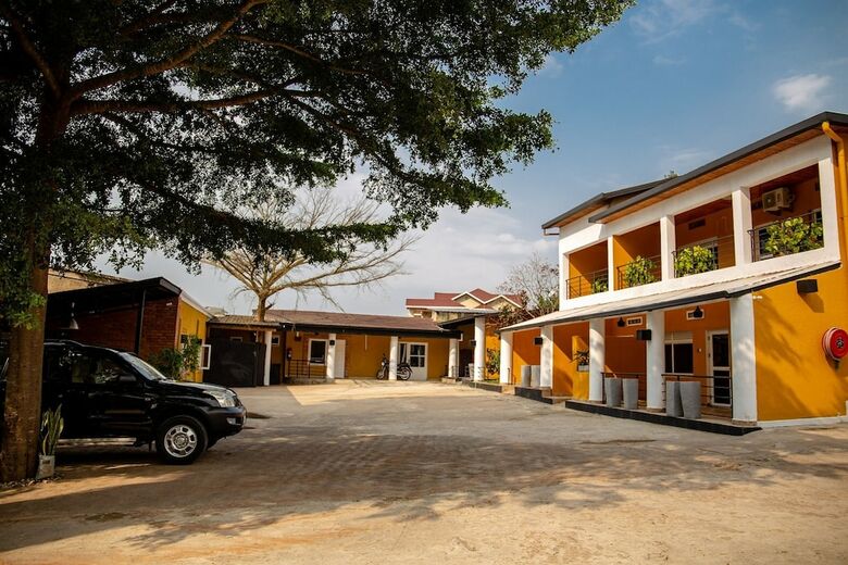 Hotel La Villa Cafe & Suites