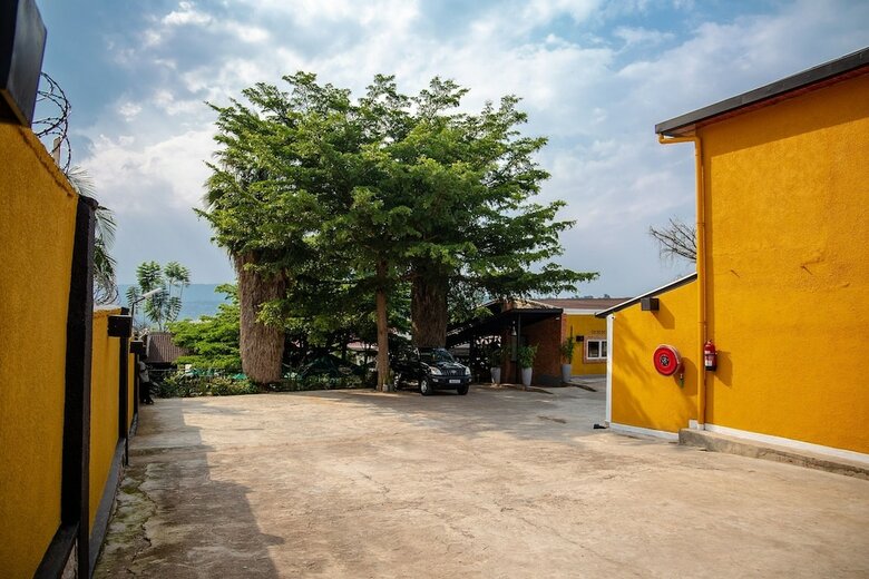Hotel La Villa Cafe & Suites