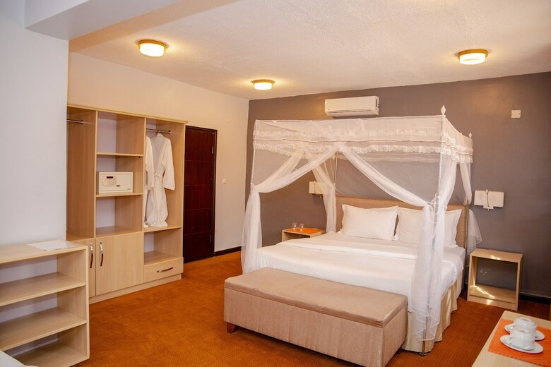 Hotel La Villa Cafe & Suites
