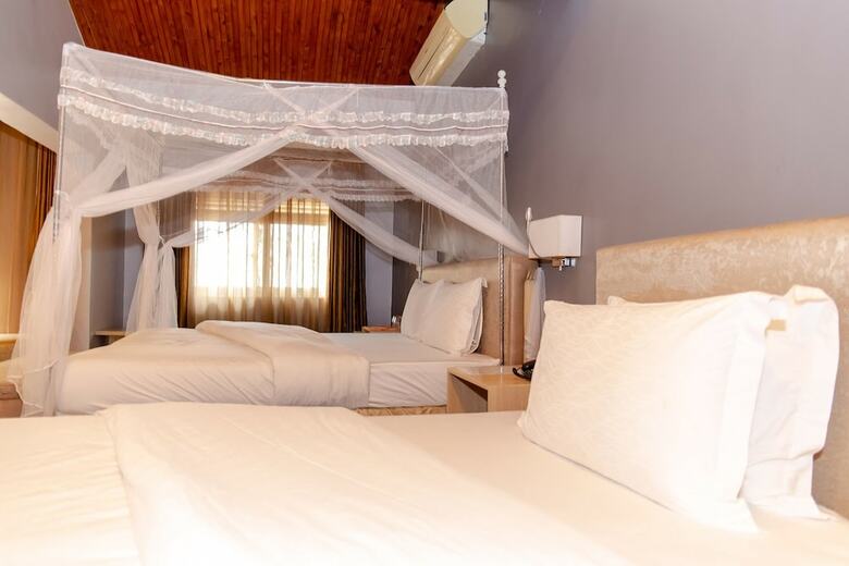 Hotel La Villa Cafe & Suites