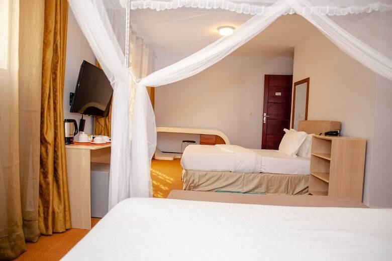 Hotel La Villa Cafe & Suites