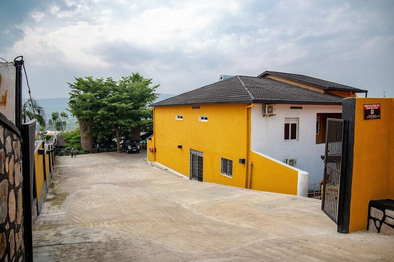 Hotel La Villa Cafe & Suites