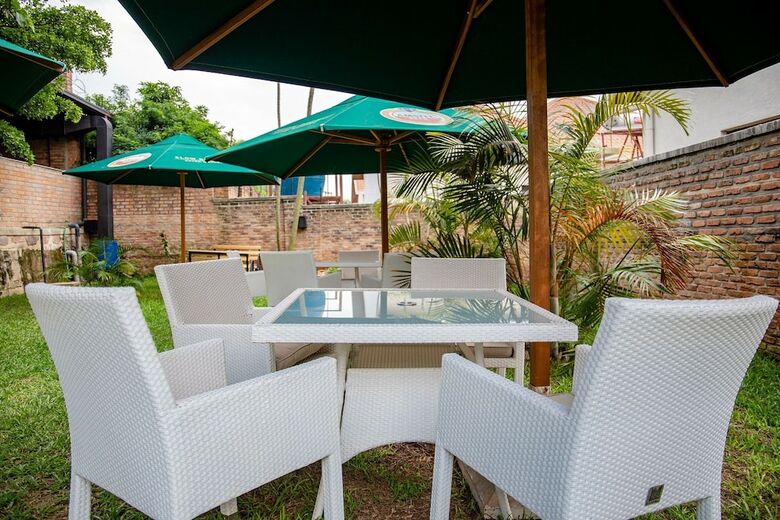 Hotel La Villa Cafe & Suites
