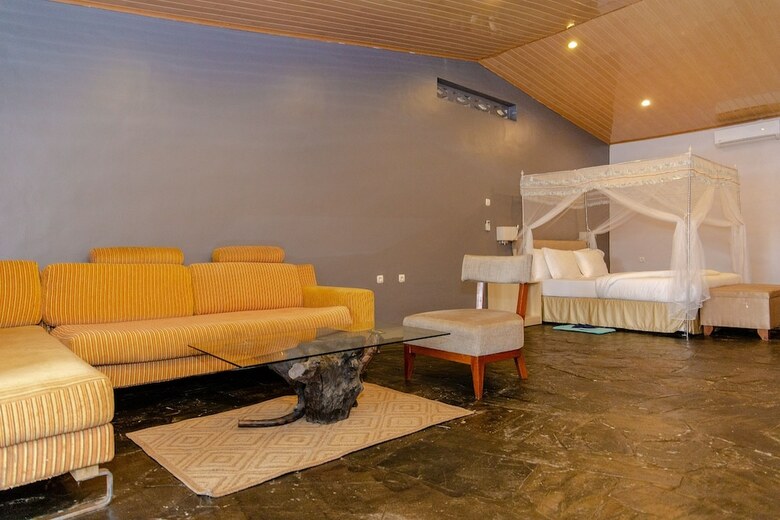 Hotel La Villa Cafe & Suites
