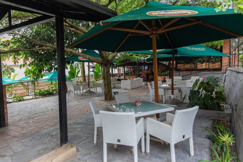 Hotel La Villa Cafe & Suites