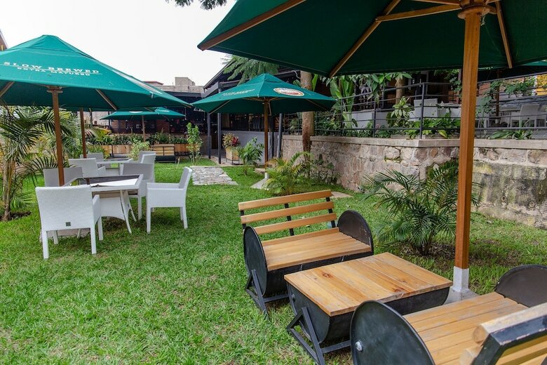 Hotel La Villa Cafe & Suites