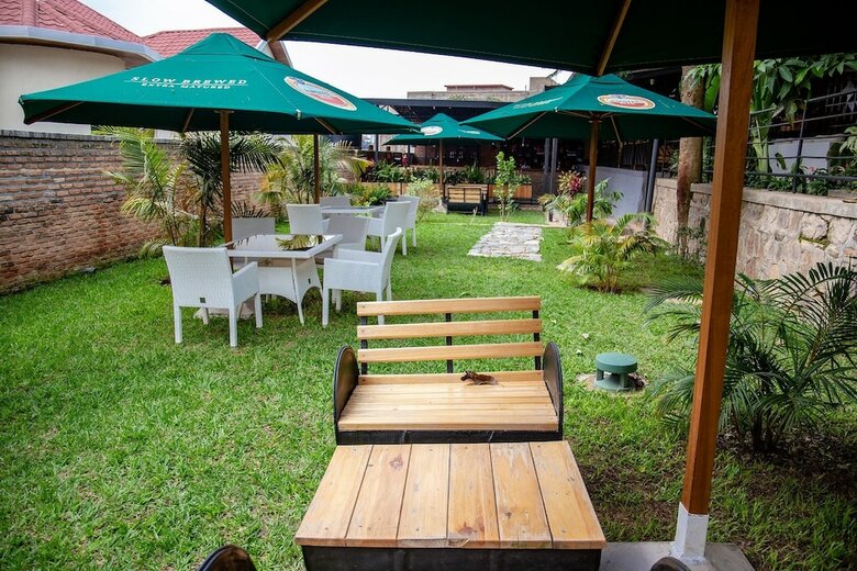 Hotel La Villa Cafe & Suites