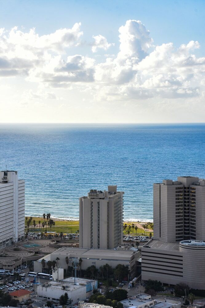 Tower Sea View Luxury 32 Floor Apartment