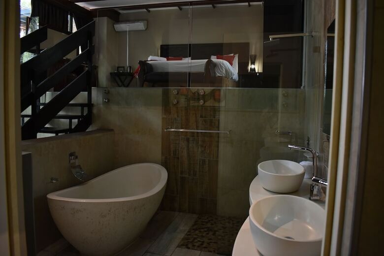 Waterfalls Boutique Hotel