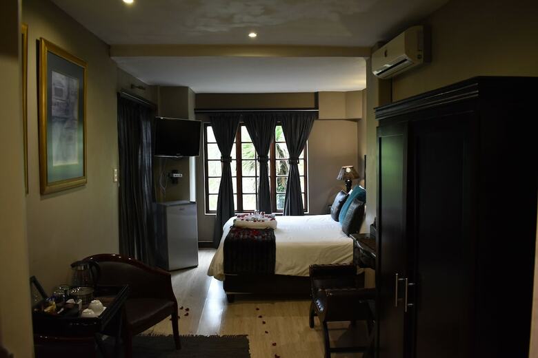 Waterfalls Boutique Hotel