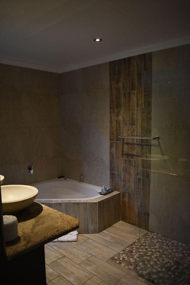 Waterfalls Boutique Hotel