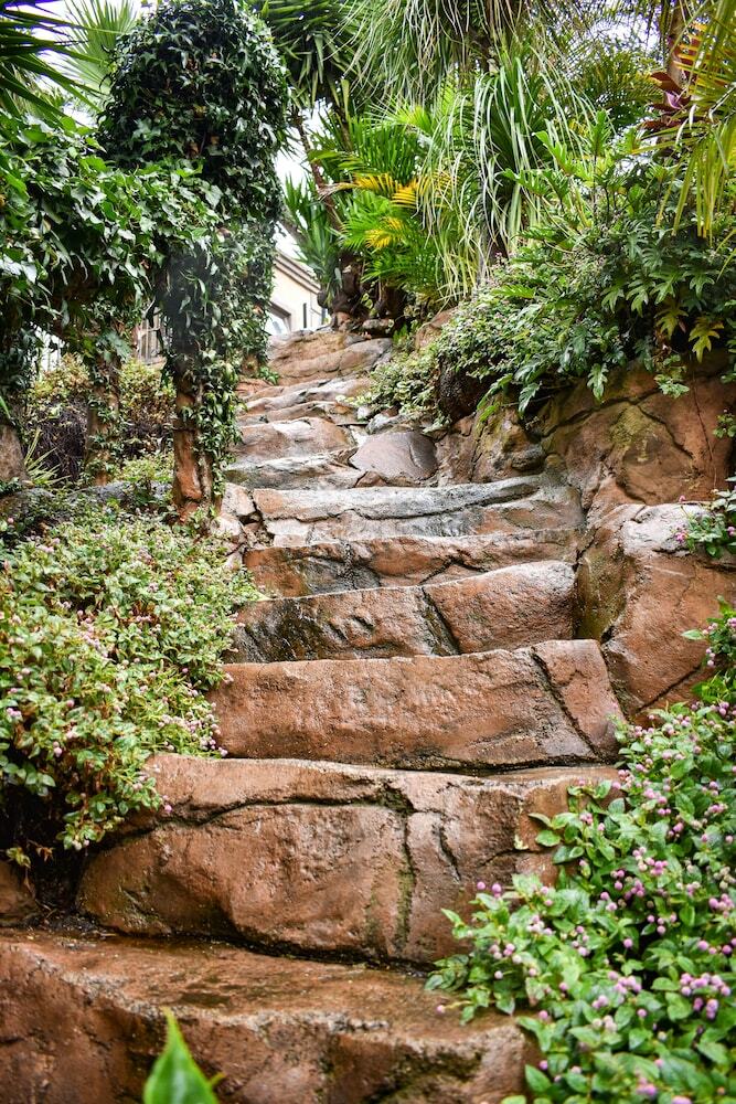 Waterfalls Boutique Hotel