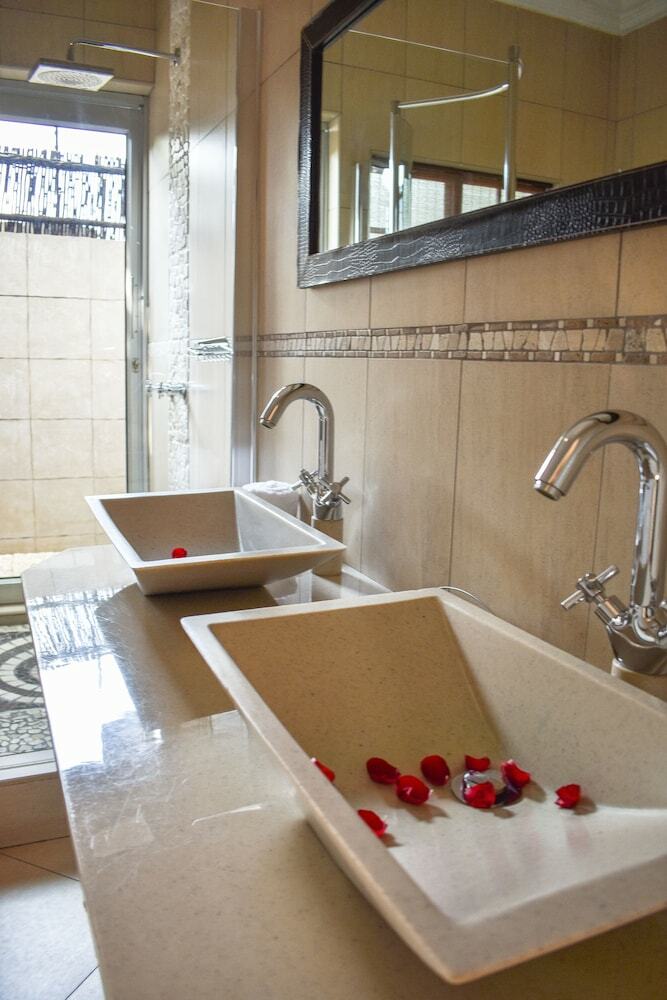 Waterfalls Boutique Hotel
